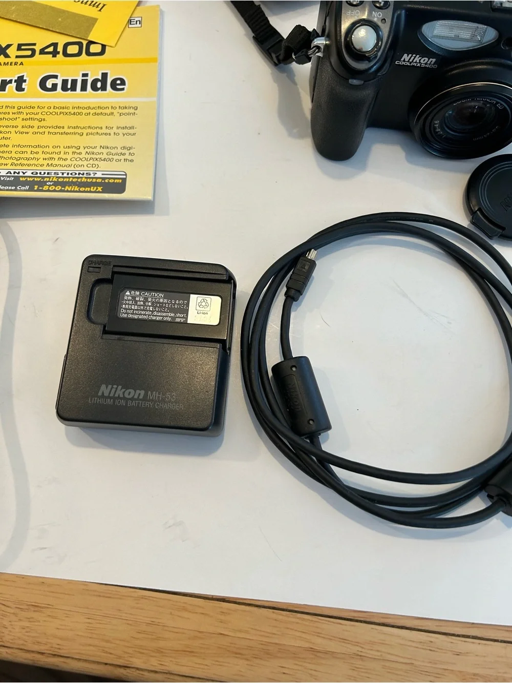 Nikon Coolpix 5400 - Untested - Read